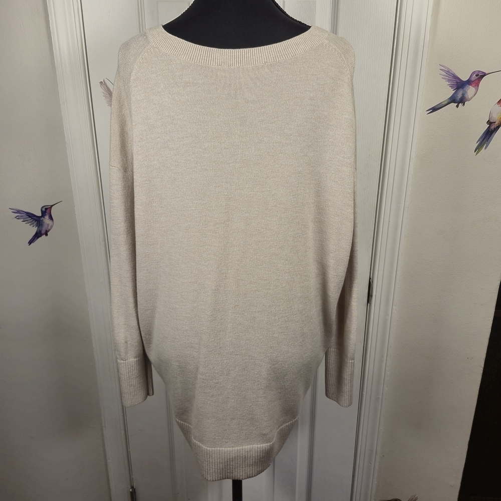 LOFT Cream V-Neck Oversized Tunic Sweater Size Medium Minimalist Coquette - Picture 2 of 7